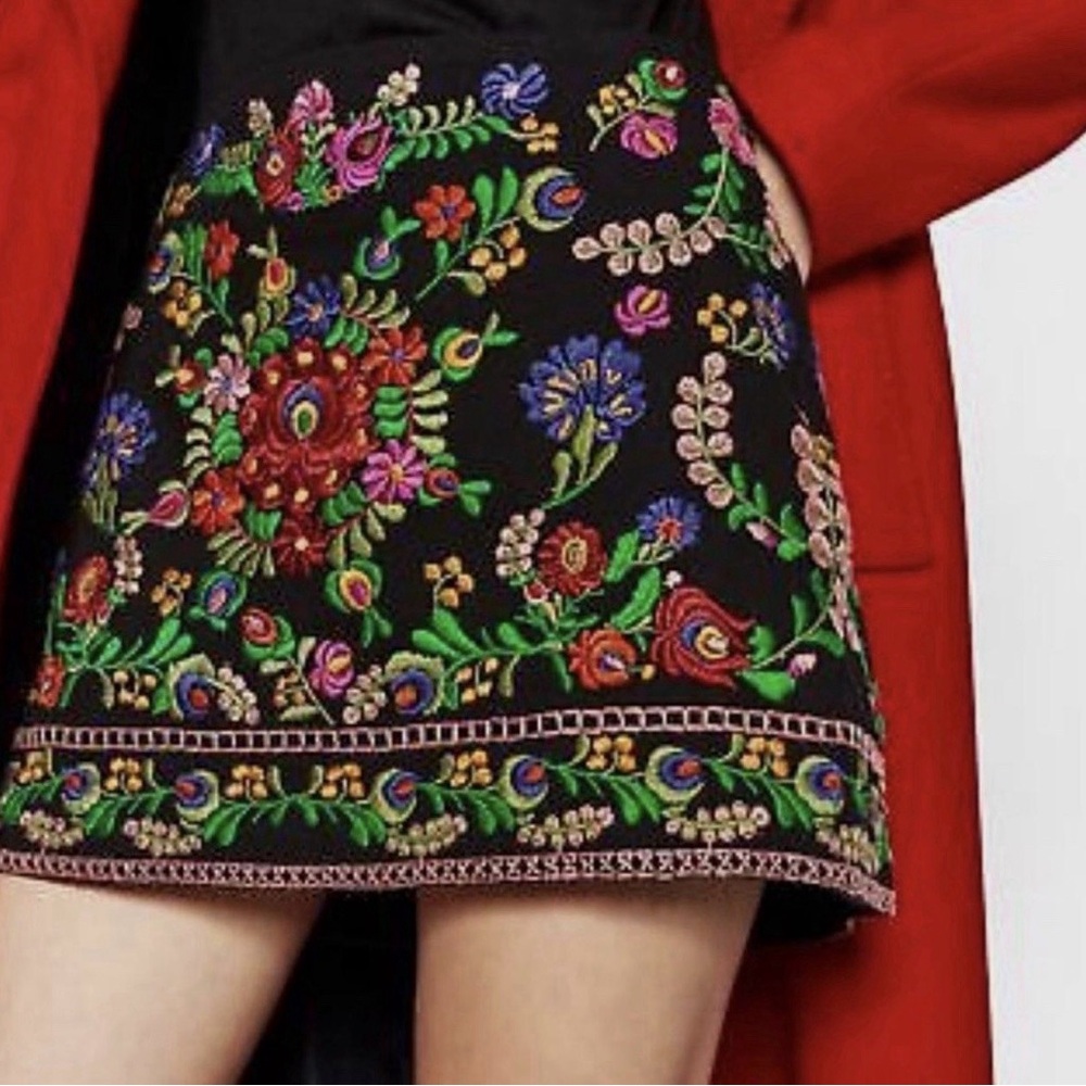 Zara‎ Embroidered Colorful Folk Art-Inspired Mini Skirt - Size Small